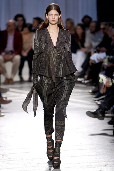 Look 30